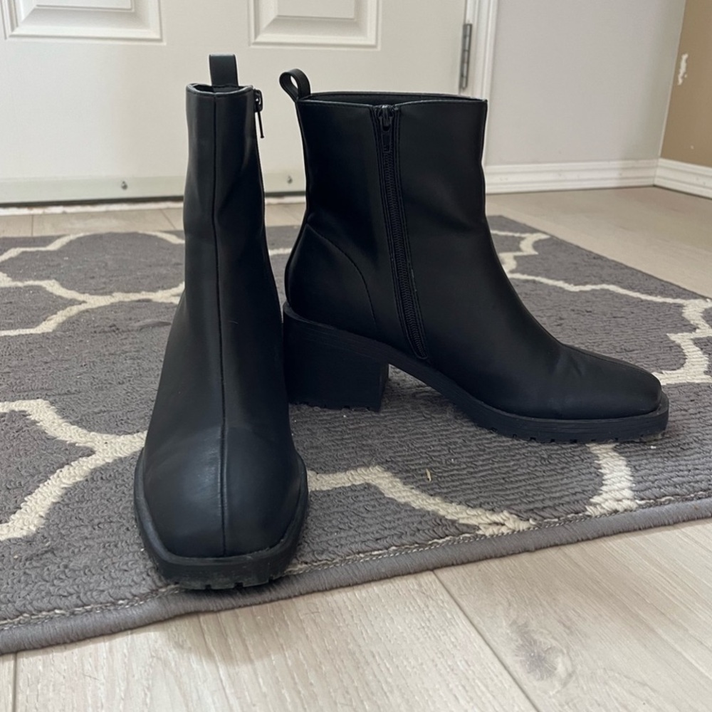 Elegant Black Ankle Boots